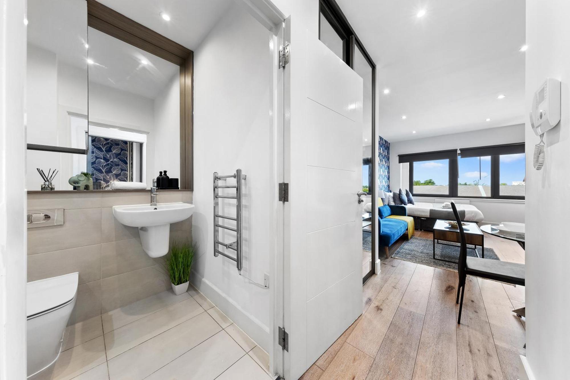 Modern One Bedroom Flat - Sleeps 5 -Near Heathrow - London Ub3 Экстерьер фото