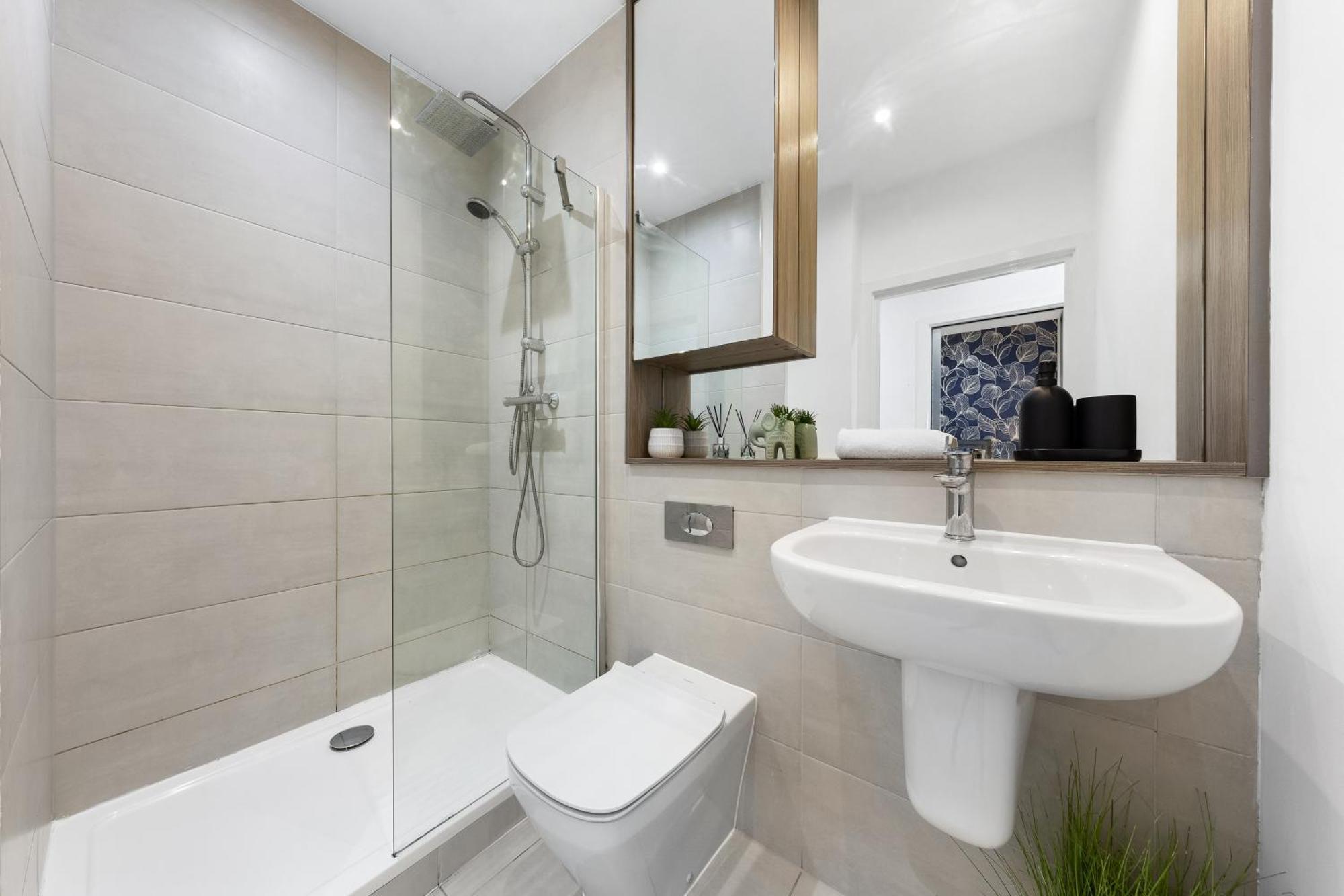 Modern One Bedroom Flat - Sleeps 5 -Near Heathrow - London Ub3 Экстерьер фото