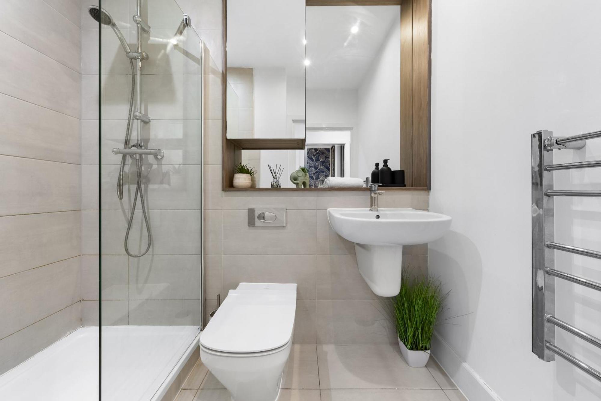 Modern One Bedroom Flat - Sleeps 5 -Near Heathrow - London Ub3 Экстерьер фото